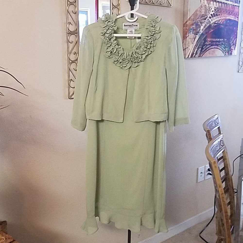 Green pea 2 piece dress
